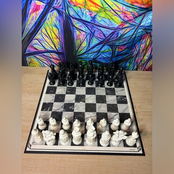 Vintage E.S. Lowe Renaissance Chessmen Set 1979 Complete w/ Board & Box No. 831 - Picture 2 of 16